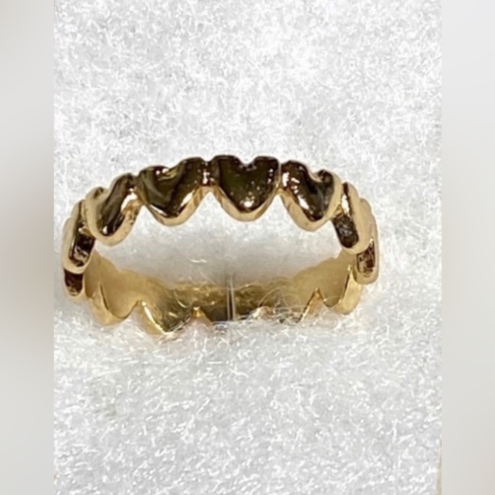Golden Style Heart Ring Nwot
